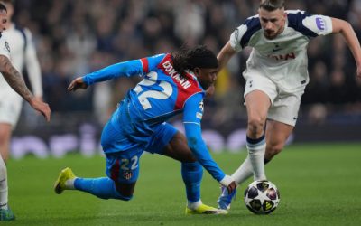 Englezii au remarcat prezența lui Radu Drăgușin în prima repriză cu Atletico