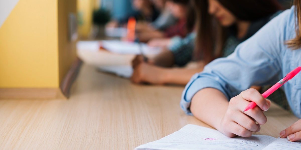 Examen-BAC-Evaluare-la-clasa-Foto-Freepik.jpg - StiriAlese