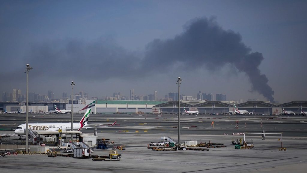 Amenințare aeriană la Dubai: zborurile suspendate după interceptarea unei drone iraniene Aeroportul Internațional din Dubai, unul dintre cele mai aglomerate și importante hub-uri aeriene din lume, a fost scena unui incident de securitate deosebit de grav