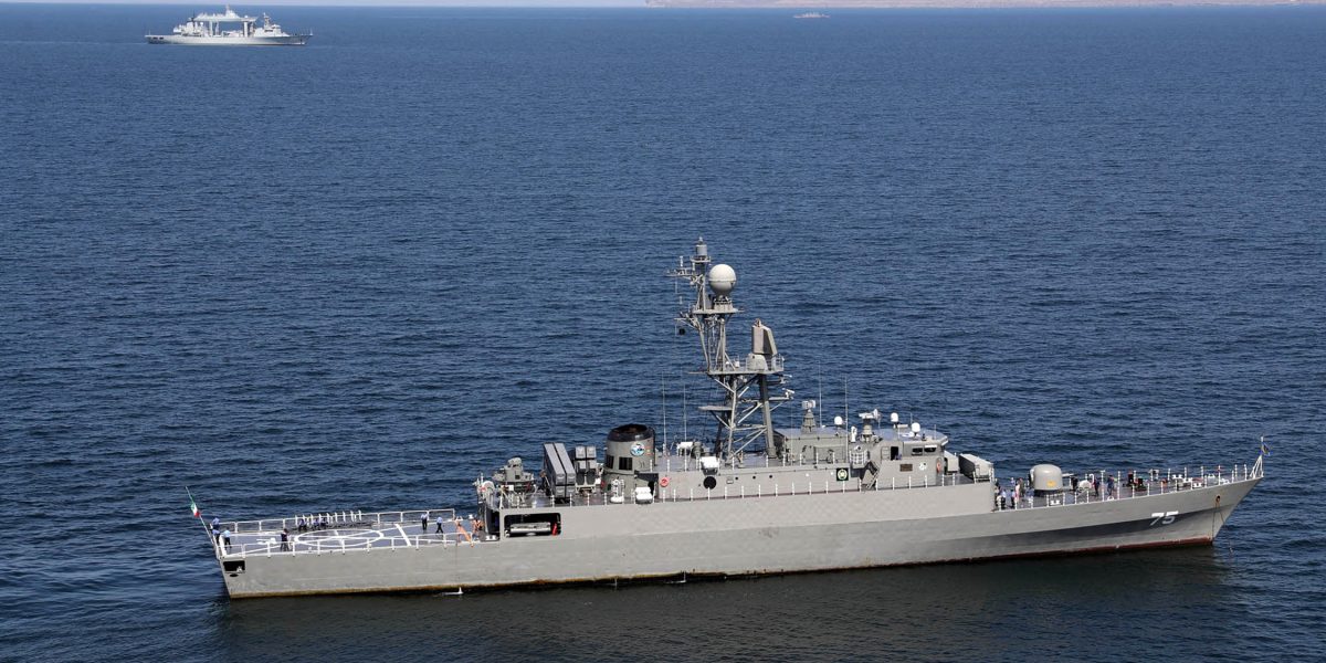 O mare fregată iraniană scufundată lovită și scufundată de un submarin american lângă Sri Lanka / Peste 150 de persoane, date dispărute, 32 au fost salvate