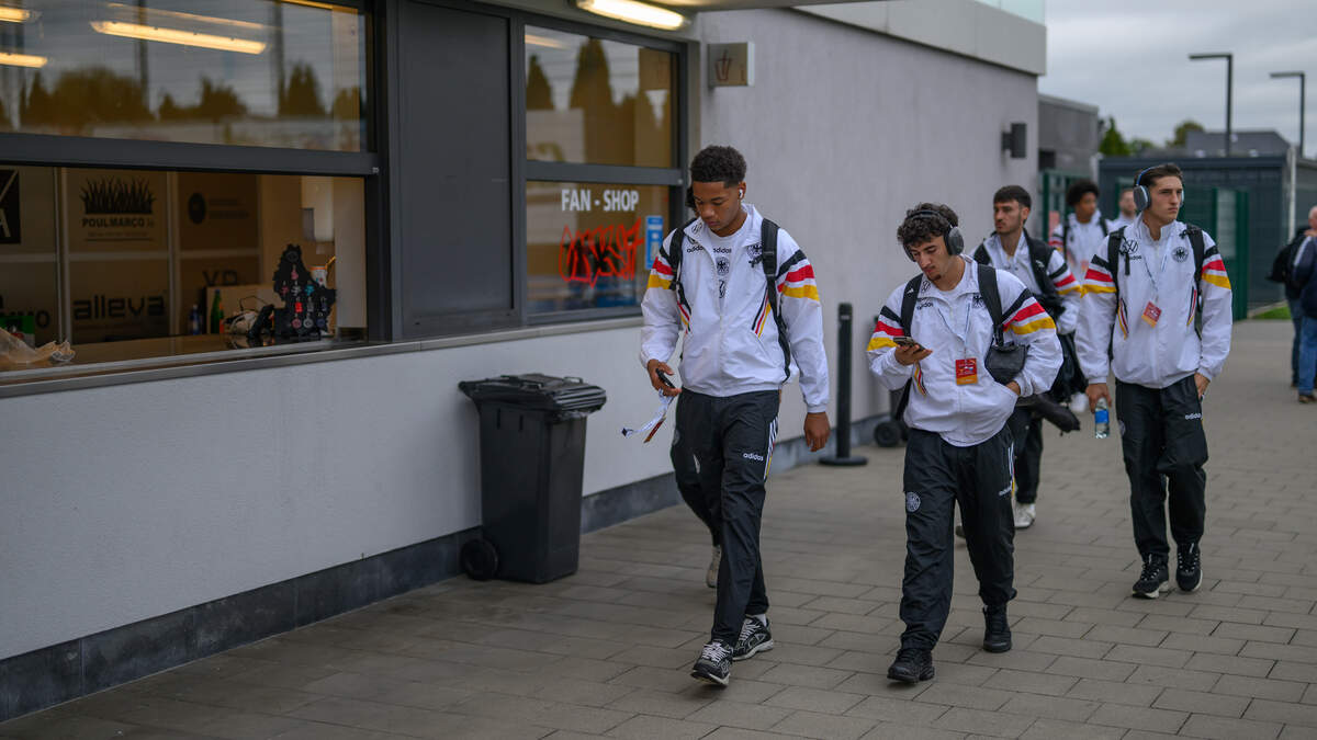 FC Bayern München se bazează pe un junior, în timp ce greutățile de pe teren dau emoții fanilor FC Bayern München a fost pus recent în situația de a miza pe un talent de doar 16 ani pentru meciul crucial din olimpiada campionatului european – o decizie surprinzătoare, dar explicată de problemele grave ale lotului