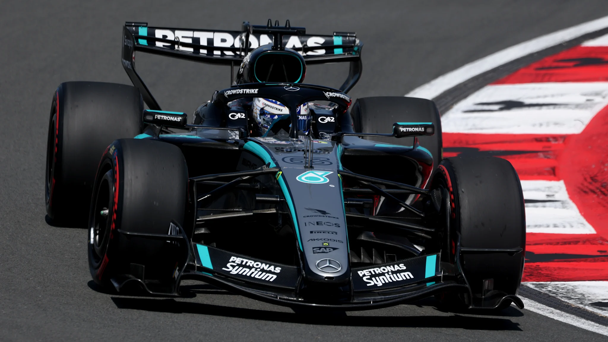 George Russell câștigă Sprint-ul de la Marele Premiu al Chinei, continuând startul perfect al sezonului George Russell a continuat performanța impresionantă de început de sezon, adjudecându-și victoria în cursa sprint de la Marele Premiu al Chinei, disputată pe circuitul de la Shanghai