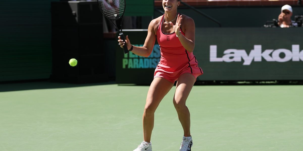 Sabalenka triumfă la Indian Wells, învingând-o pe Rybakina la match point