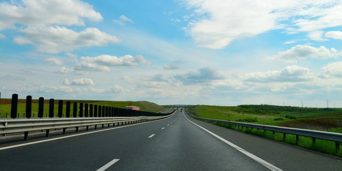 Guvernul accelerează Autostrada Sibiu-Pitești: Încă 500 de milioane de euro de la BEI pentru „trecerea munților”. Când va fi gata