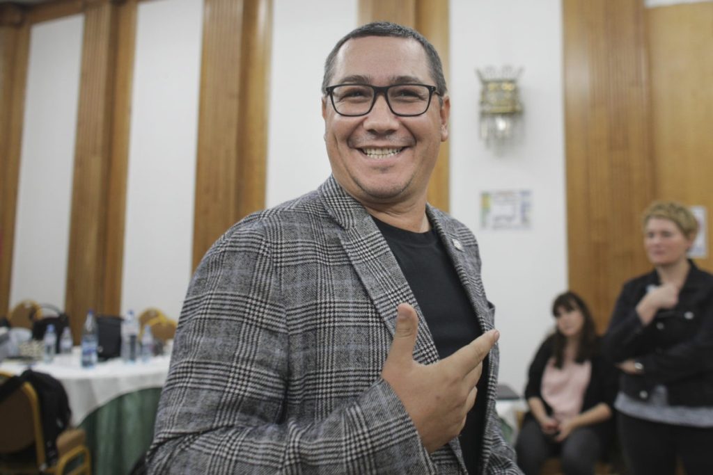 USR și PSD în conflict pe tema controlului consular și implicarea premierului Liderul USR, Dominic Fritz, a lansat o critică dură la adresa PSD după ce social-democrații au cerut controale din partea Corpului de control al premierului la Ministerul Afacerilor Externe