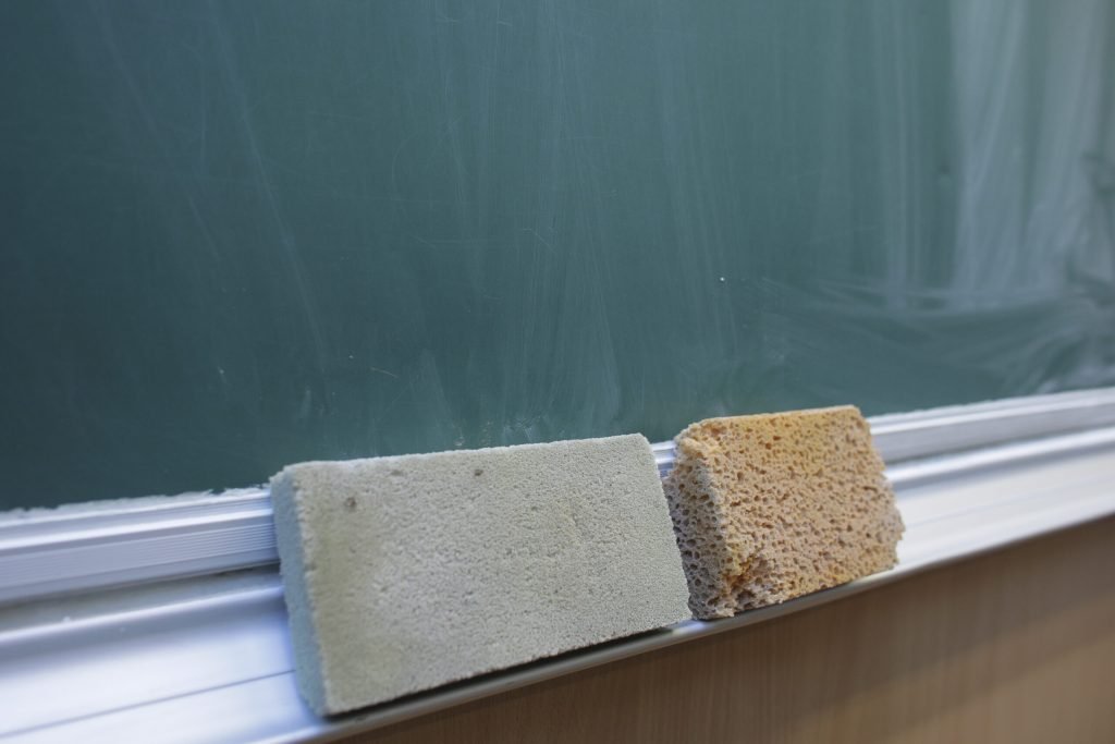 Doar 38 de școli din Capitală au organizat simularea Evaluării Naționale pentru elevii de clasa a VIII-a, în timp ce restul de 183 le-au abandonat, motiv pentru care, în doar câteva licee și colegii, elevii au avut parte de proba de Limba română, luni, 16 martie