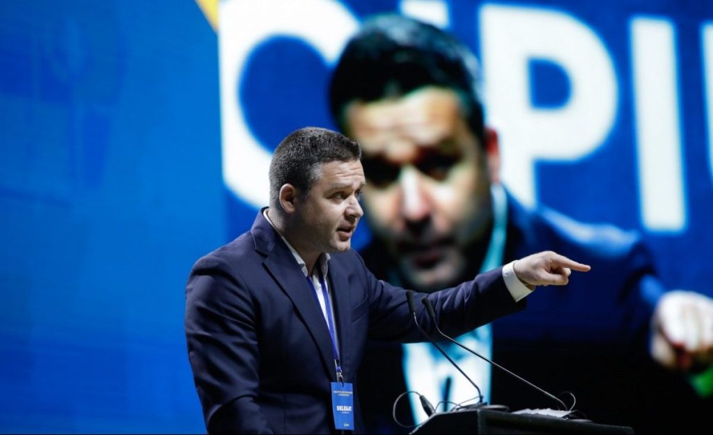 Ciprian Ciucu avertizează: Bucureștiul, în pragul degradării severe Primarul general al Capitalei, Ciprian Ciucu, a tras un semnal de alarmă în privința stării în care se află Bucureștiul, discutând despre o amplificare a problemelor de degradare urbană și dezordine, care amenință calitatea vieții în capitală