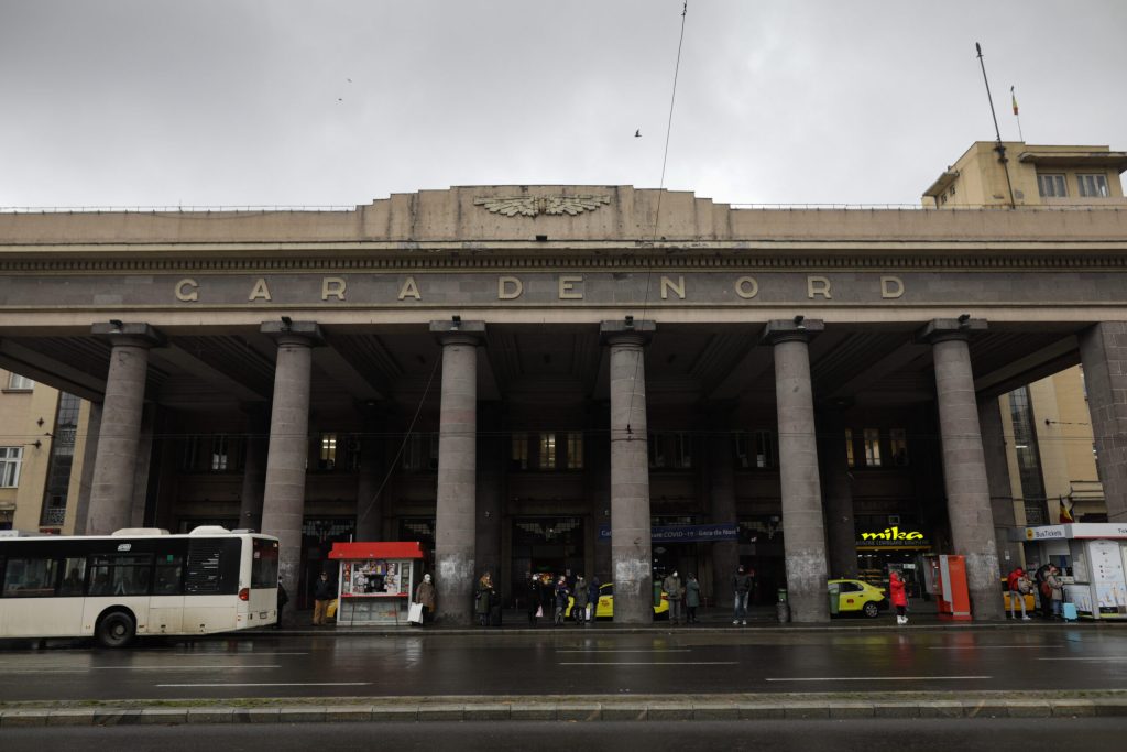 Reabilitarea Gării de Nord din București, unul dintre cele mai importante noduri feroviare din estul Europei, a ajuns în centrul unui scandal major, după ce autoritățile au fost puse sub lupa Parchetului European în urma unor suspiciuni de corupție și blocaje administrative