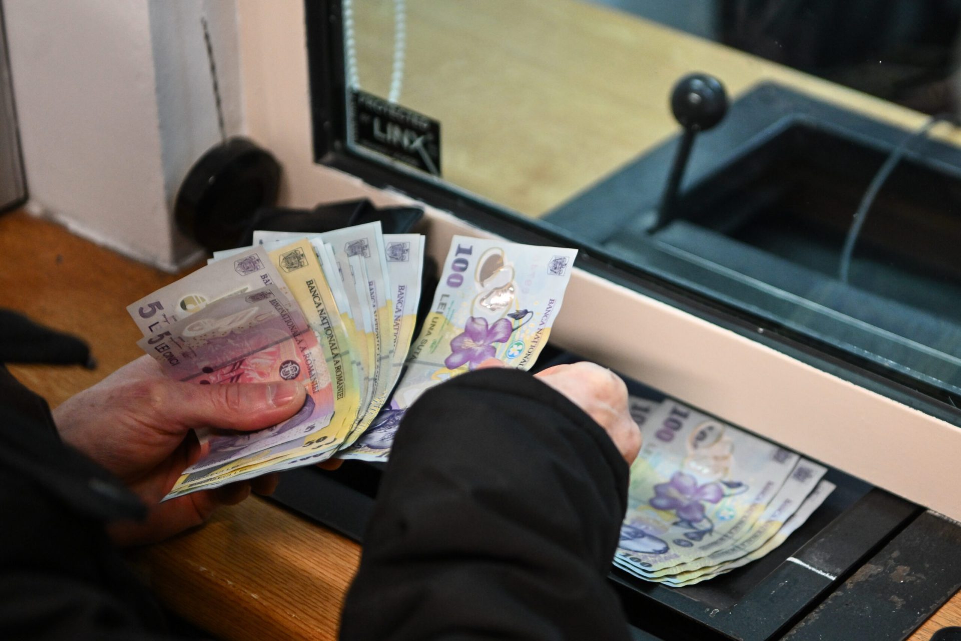 Bucureștenii din Sectorul 4, care au plătit deja impozitele pentru clădiri aferente anului 2026, au acum posibilitatea de a solicita returnarea sumelor în plus