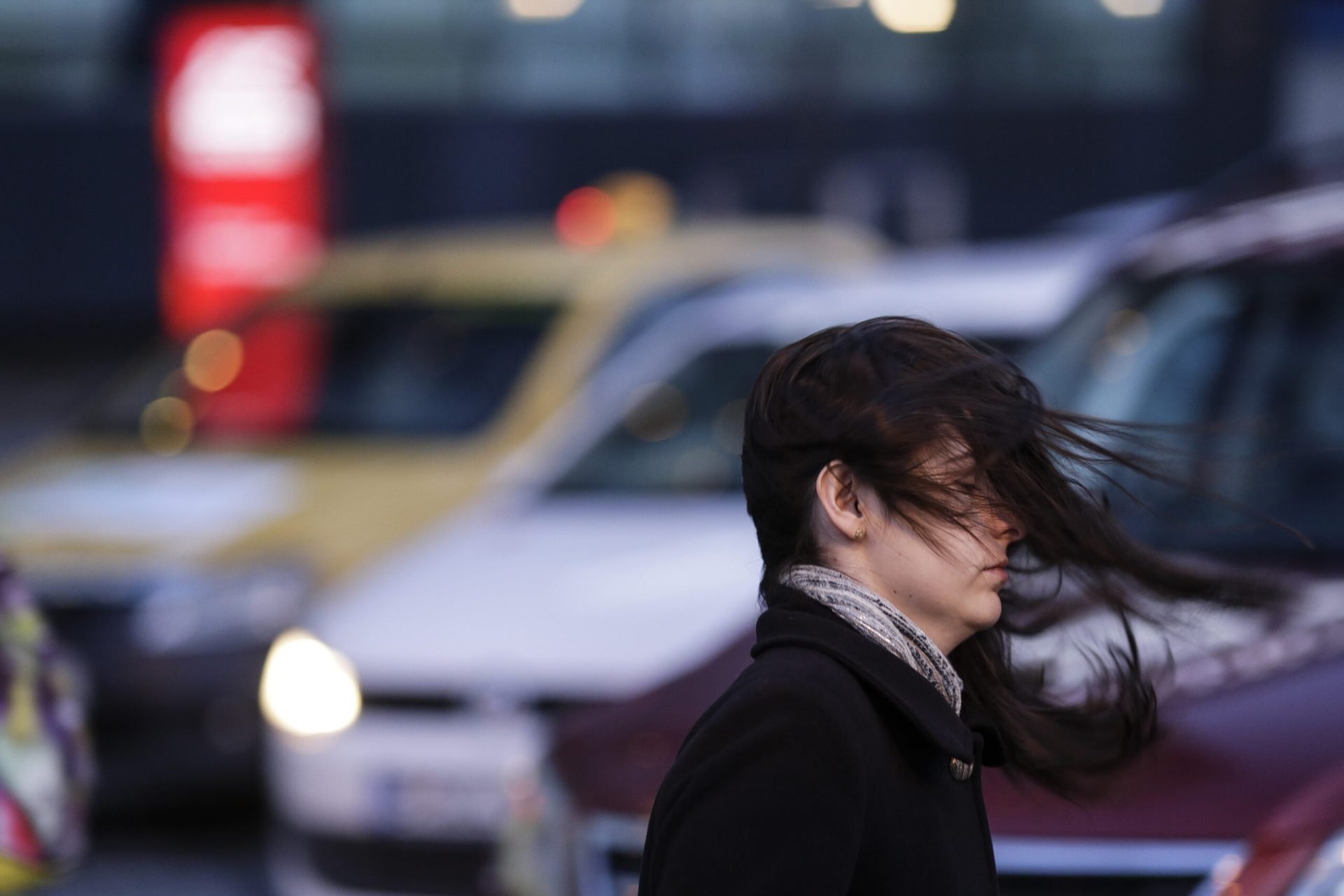 Vreme instabilă în București: prognoza ANM anunță cer înnorat și vânt puternic în următoarele zile Bucureștiul va traversa, începând de marți și până joi, o perioadă de vreme schimbătoare, caracterizată prin cer variabil, intensificări ale vântului și temperaturi în scădere