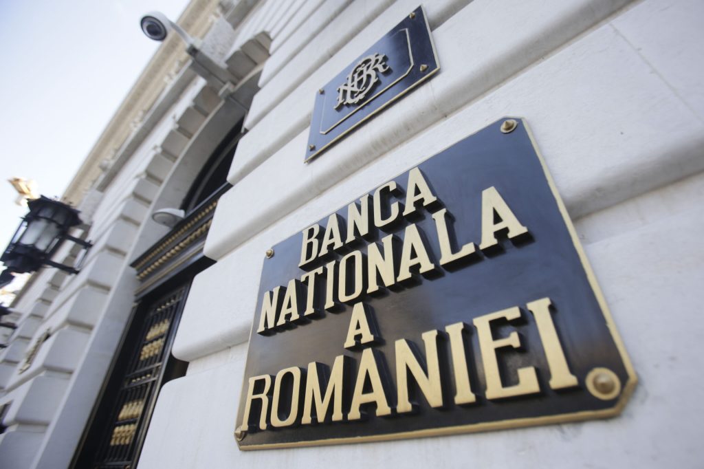 BNR lansează o monedă de colecție din argint, în premieră, cu chipul Regelui Carol I Banca Națională a României intră în seviciile colecționarilor și pasionaților de istorie cu o inițiativă deosebit de specială: de la 16 martie, în portofoliul ofertei numismatice va fi disponibilă o reproducere a monedei de cinci lei emisă în 1880, realizată din argint și dedicată figurii Regelui Carol I