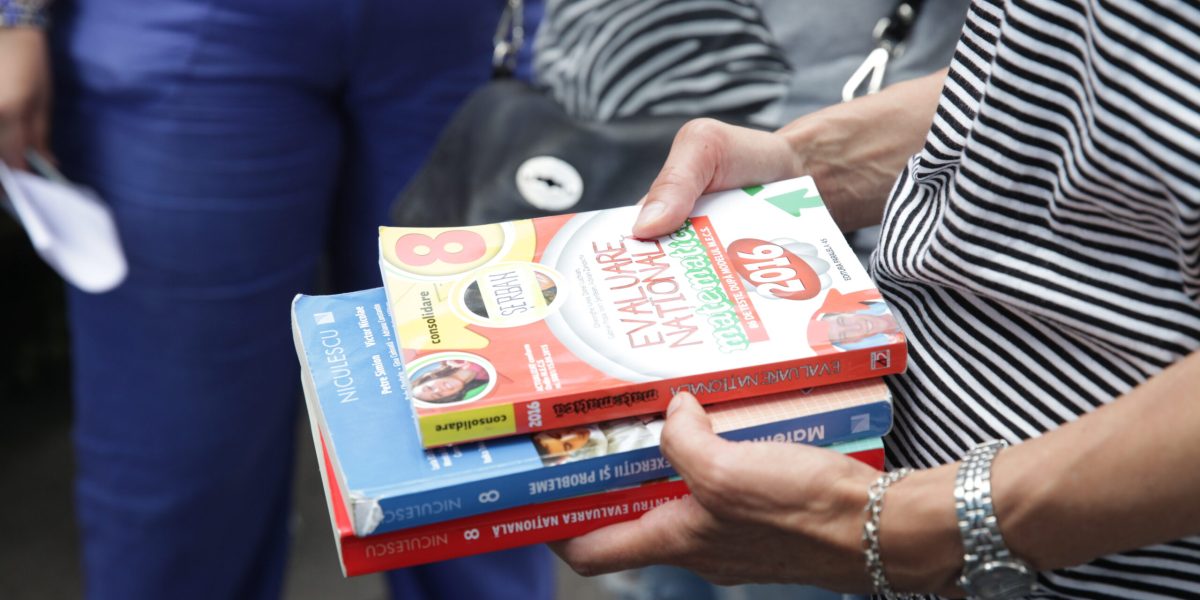 Peste 13.000 de elevi susțin simularea Evaluării Naționale; aproape 130 de școli boicotează examenele