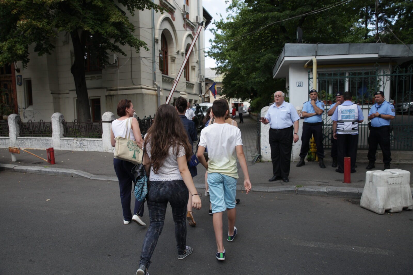 Liceenii din Capitală se pregătesc pentru simularea examenului de bacalaureat cu o ambiție neașteptată, între emoție și dorința de a exersa în condiții reale