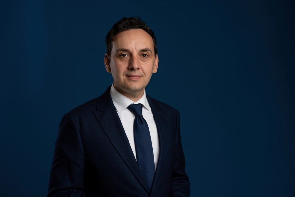 Dezastru în palatele puterii: o justiție suspicioasă și un stat în derivă Pe măsură ce dezbaterea publică despre justiție devine tot mai acută, realitatea ne demonstrează dimensiunea crizei