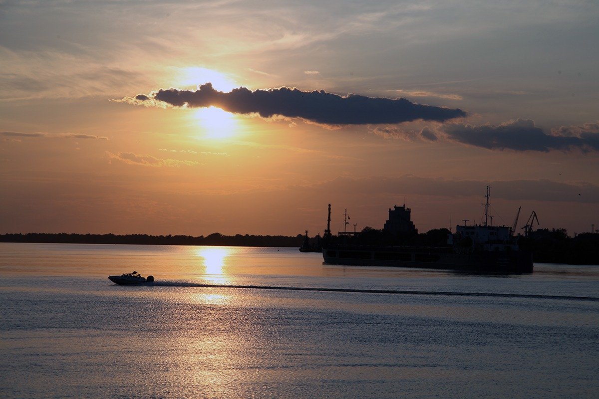 Aproximativ 1.600 de litri de combustibil au fost recuperați din apele Dunării în urma unei acțiuni de amploare desfășurate în noaptea de marți spre miercuri