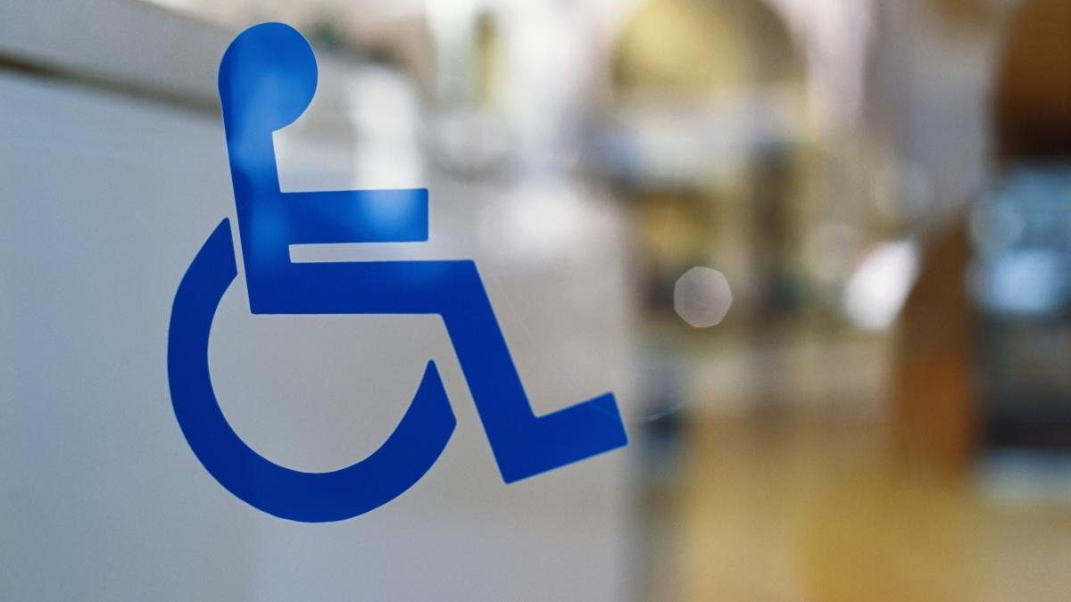 Un sistem vulnerabil, exploatat de persoane sănătoase pentru a obține ilegal certificate de handicap Autoritățile române trag un semnal de alarmă cu privire la o rețea complexă de fraude în sistemul de acordare a indemnizațiilor pentru handicap