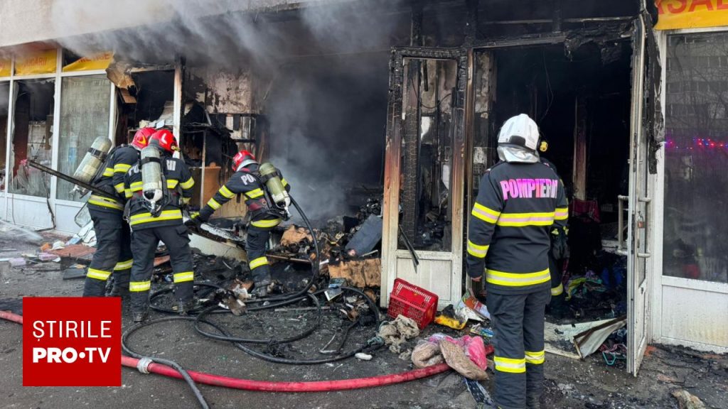 Incendiu la un spațiu comercial de la parterul unui bloc de pe Șoseaua Pantelimon. Fumul s-a extins pe casa scării