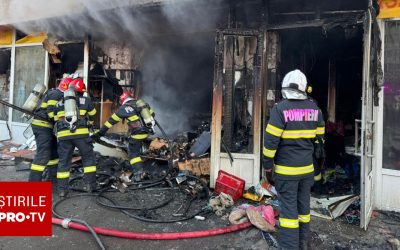 Incendiu la un magazin de pe Șoseaua Pantelimon, fum pe casa scării