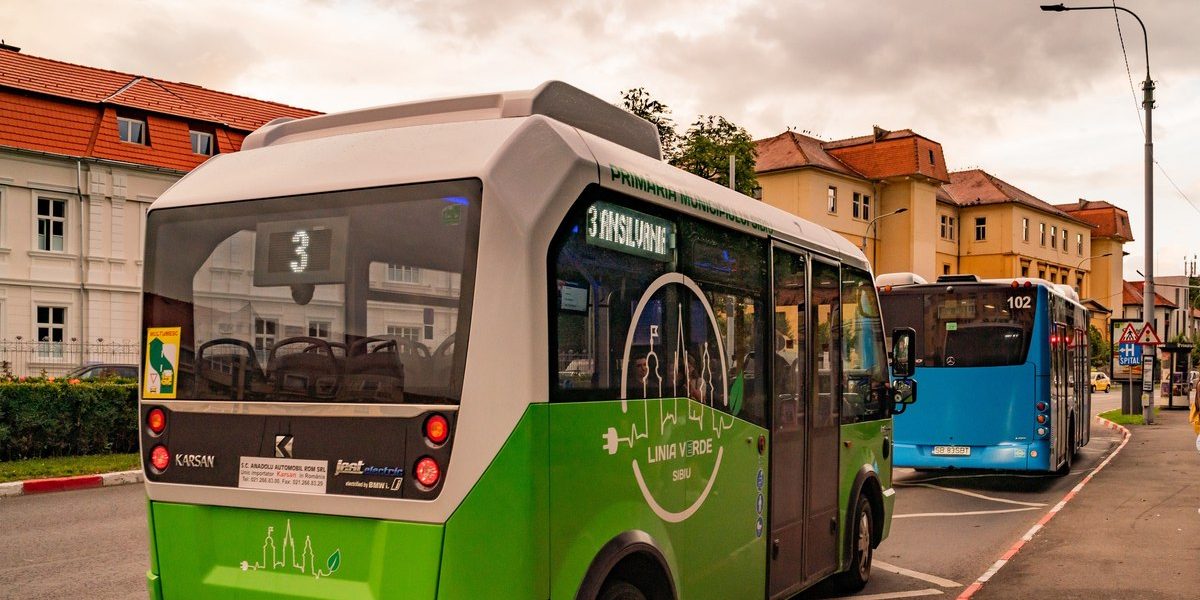 Incident-grav-in-Sibiu-doua-femei-au-cazut-din-autobuz-la-plecarea-din-statie.jpeg - StiriAlese