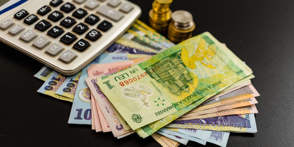 Salariul minim va atinge 4.325 de lei din 1 iulie. Cine și cum profită?