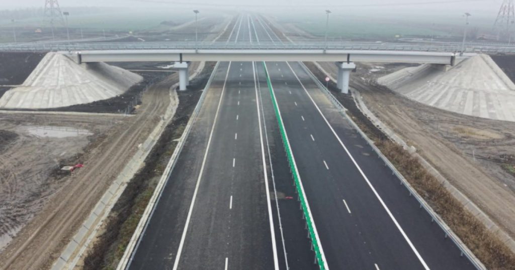 Anul acesta va fi dată în trafic o autostradă de 250 km; Scrioşteanu solicită propuneri pentru noi zone economice.