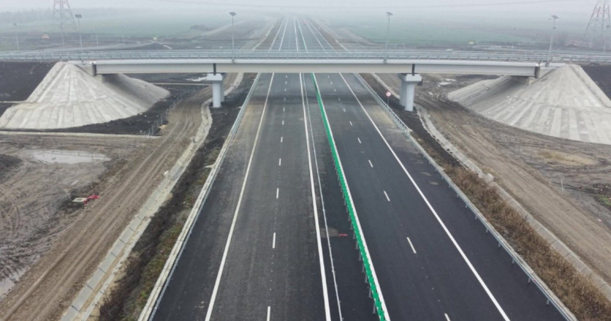 Anul acesta va fi dată în trafic o autostradă de 250 km; Scrioşteanu solicită propuneri pentru noi zone economice.