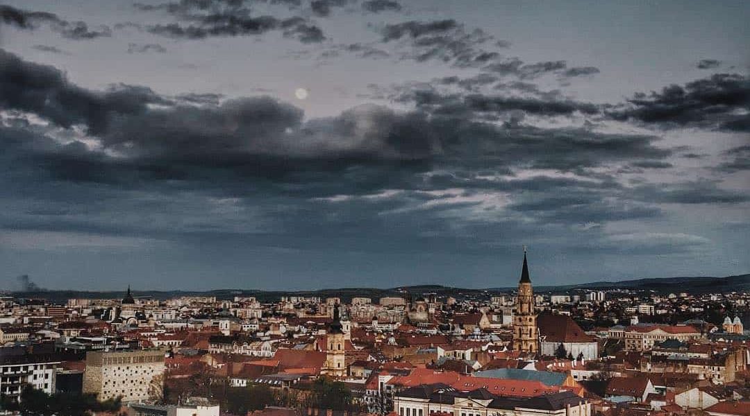 Vreme răcoroasă, joi, 19 martie, în județul Cluj. Temperaturi de primăvară, dar cu cer predominant noros