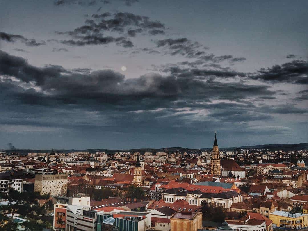 Vreme răcoroasă, joi, 19 martie, în județul Cluj. Temperaturi de primăvară, dar cu cer predominant noros