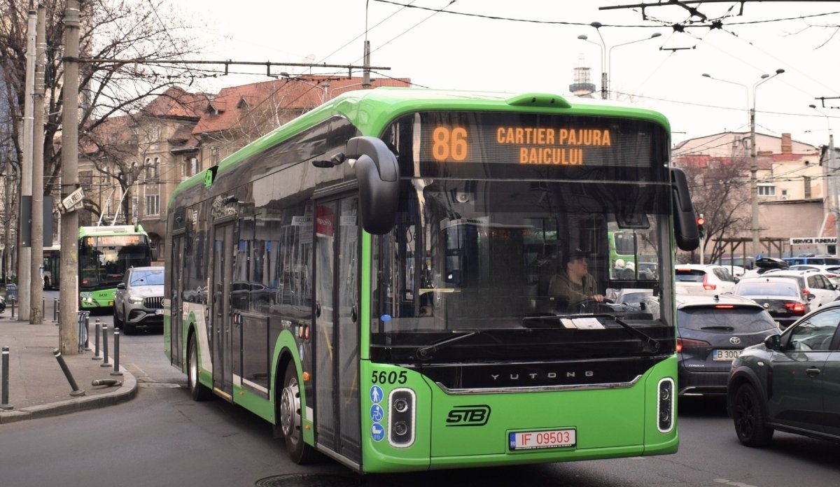 Bucureștiul face pași importanți spre modernizarea sistemului de transport public, odată cu introducerea modificărilor de trasee și noilor troleibuze electrice De astăzi, Bucureștiul a fost martor la schimbări semnificative în rețeaua de transport public, o inițiativă menită să optimizeze circulația și să încurajeze utilizarea vehiculelor electrice