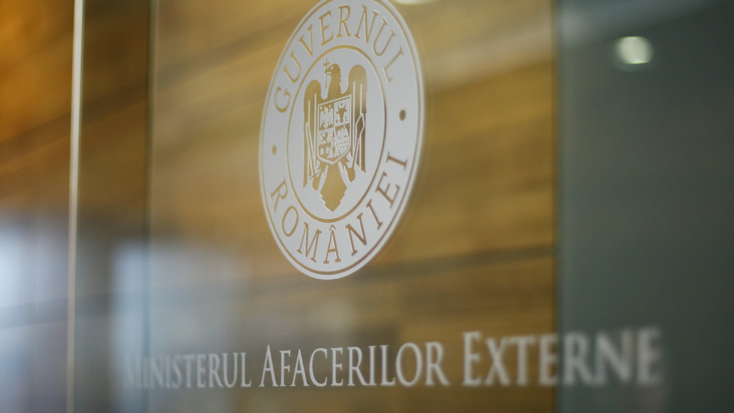 Irina Ponta, fiica fostului premier Victor Ponta, a fost din nou în centrul unui scandal care a scos la iveală o serie de deficiențe grave în sistemul administrativ și diplomatic al României