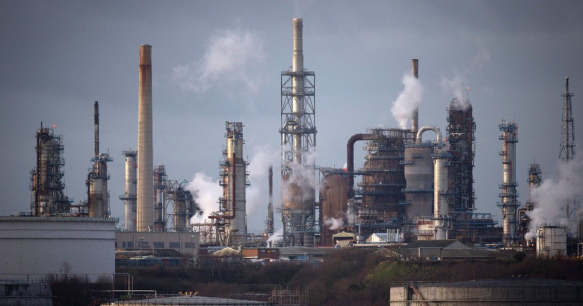 Ministrul Energiei, Bogdan Ivan, a clarificat luni, într-un interviu pentru Digi24, situația aprovizionării cu țiței și produse derivate din rafinării din Orientul Mijlociu, contrazicând temerile generate de recentele evenimente din regiune