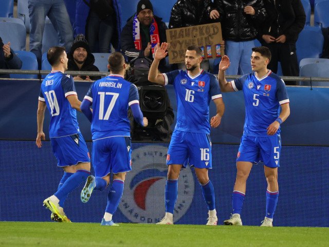România a pierdut ningeva cu slovacii, scor 0-2, într-un meci extrem de tensionat disputat în cadrul preliminariilor pentru Campionatul Mondial 2026, pe terenul din Bratislava