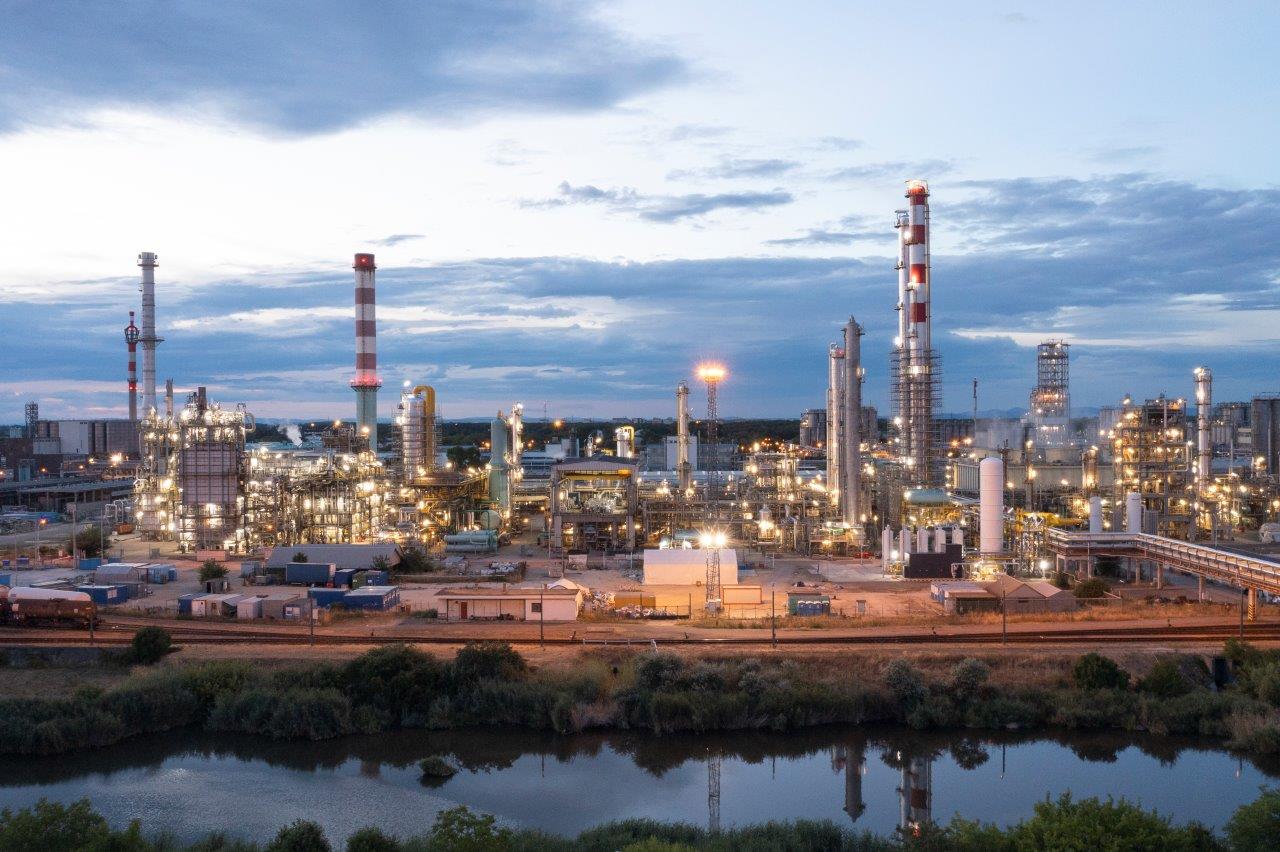 Criza energetică în Europa Centrală se intensifică: conductele Drujba rămâne în derivă, iar monopolele devin o problemă majoră Începând cu 27 ianuarie 2026, infrastructura critică de aprovizionare cu țiței a Europei Centrale a fost grav afectată, după ce conductele Drujba au fost închise fără un termen clar de restabilire a fluxului