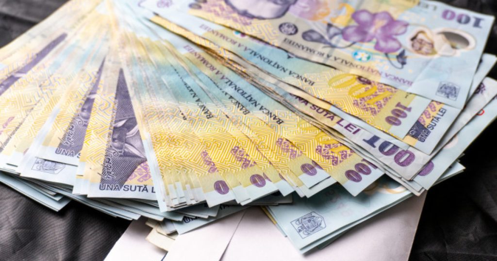 România, pe marginea prăpastiei economice: experți avertizează asupra riscurilor generate de tensiunile internaționale Situată într-un moment delicat al său economic, România se confruntă cu provocări atât din interior, cât și din exterior