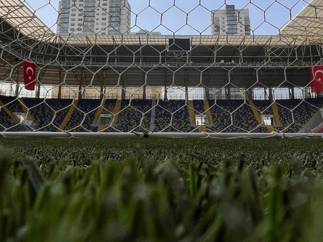 MTAyYTJkNzQzZGQyNTM2MDEyMTBlZWVmNTM.thumb_.jpg - StiriAlese