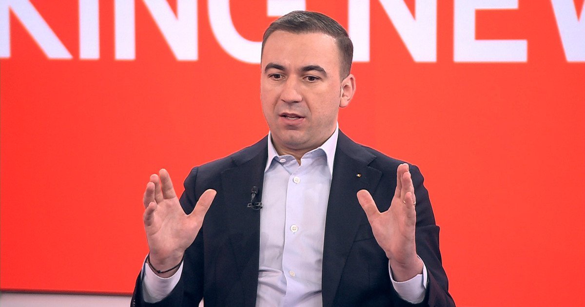 Guvernul pregătește modificări semnificative pe piața gazelor naturale, introducând un mecanism de plafonare a prețurilor într-un sistem hibrid menit să protejeze consumatorii casnici de volatilitatea și creșterile bruște ale costurilor, influențate de fluctuațiile internaționale și de situația geopolitică tensionată