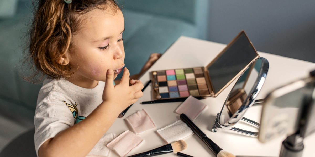 Machiajul la copii: părinți și specialiști, puncte de vedere diferite