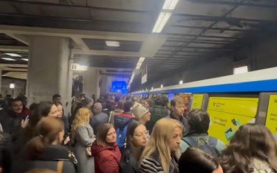 Manea la metrou la Unirii 2, tren retras după 10 minute în stație