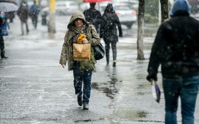 Meteorologii au emis o informare de ploi, vânt puternic și ninsori. Care sunt zonele vizate și cum va fi vremea în București