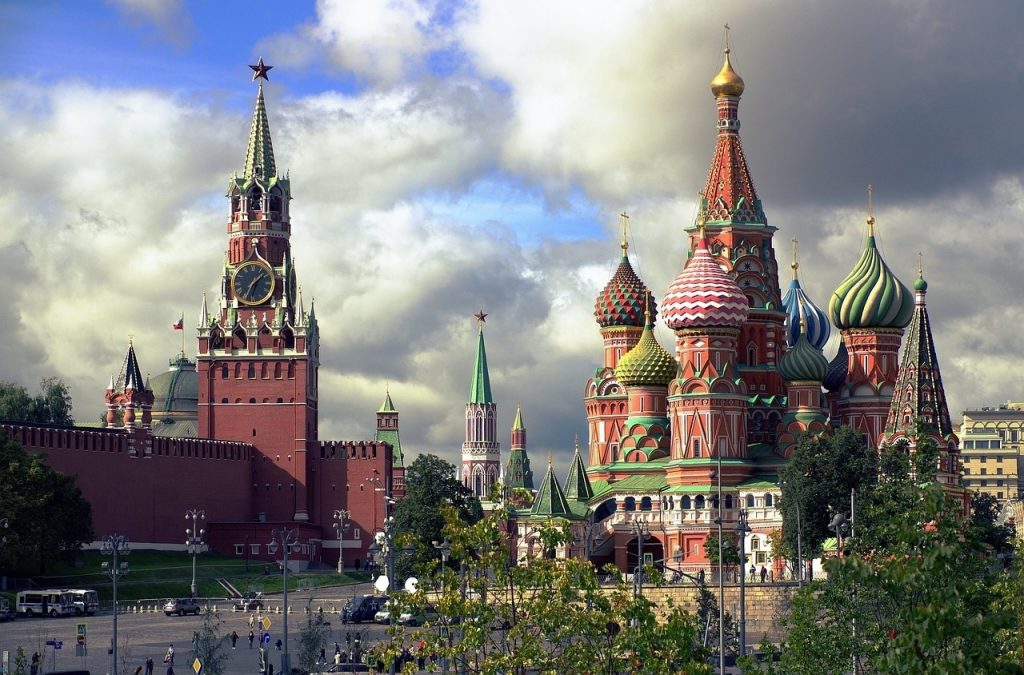 Un român, condamnat pentru spionaj în favoarea Ucrainei, primește o pedeapsă severă în Rusia Un cetățean român a fost condamnat recent în Rusia la 15 ani de închisoare pentru activități de spionaj în favoarea Ucrainei, într-un caz care evidențiază tensiunile crescânde dintre Moscova și Kiev, în contextul conflictului armat ce a escaladat în ultimele luni