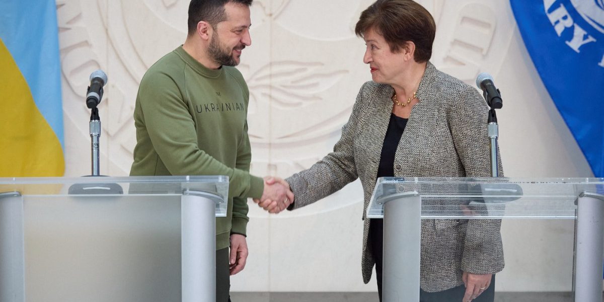 Mzc0NjExMTFhNTZmZDc0MTIxN2FlMDFmZWQ1.thumb_.jpg - StiriAlese