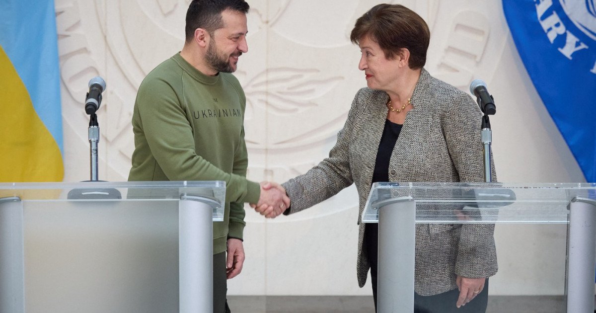 Fondul Monetar Internațional (FMI) a aprobat oficial un nou program de sprijin pentru Ucraina, în valoare de 8,1 miliarde de dolari, menite să ofere stabilitate economică în timpul conflictului declanșat în 2022