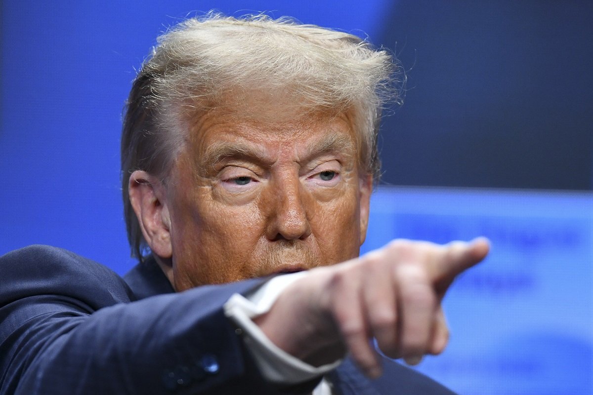 Președintele Donald Trump a lăsat să se simtă o mare incertitudine în regiune, declarând duminică că noul lider suprem al Iranului „nu va rezista mult” fără acordul administrației sale