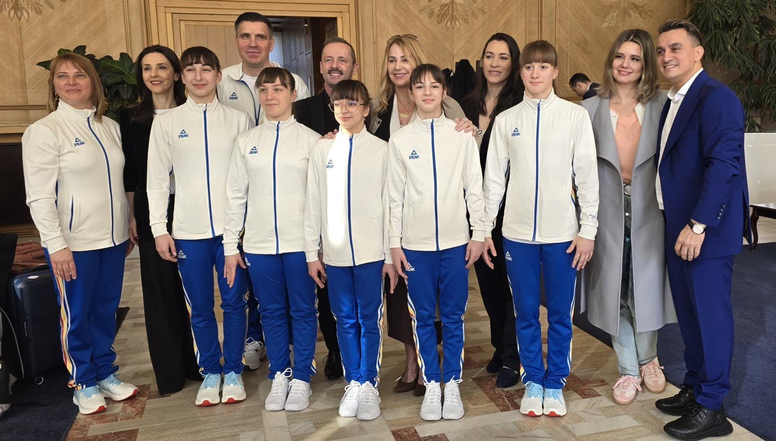 Nadia Comăneci, celebrată în Parlamentul European, la 50 de ani de la nota 10! Cum a fost plecarea de la Onești a „Zeiței”