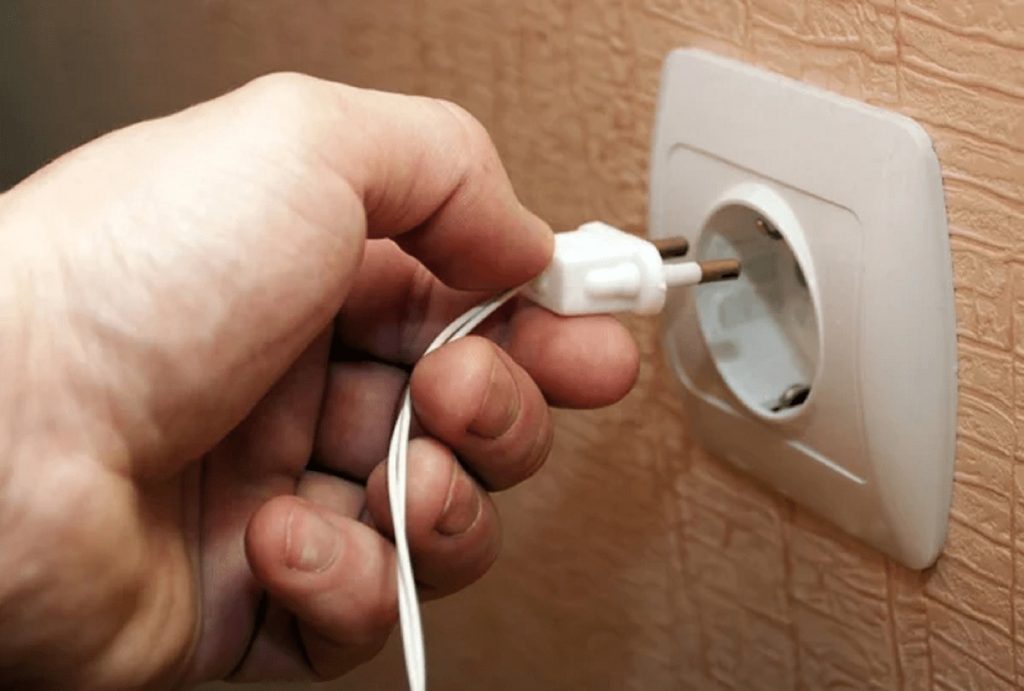 Furtunile electrice pot provoca daune grave echipamentelor electronice, chiar dacă nicio fulmină nu lovește direct în locuință