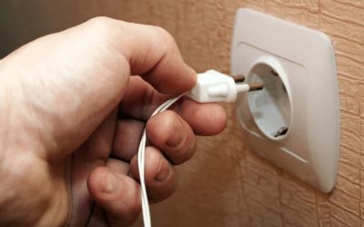 Aparatul electric de scos din priză în timpul furtunii: de ce trebuie evitat utilizarea acestuia