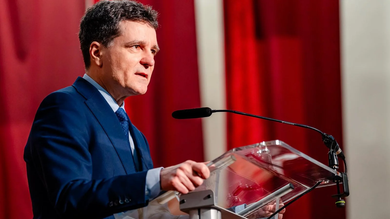 Nicușor Dan: Statul nu poate interveni rapid asupra prețurilor carburanților din cauza structurii complexe a acestora În ciuda presiunilor din partea populației, guvernul și autoritățile fiscale se îndreaptă către o poziție de rezervă în privința modificării tarifelor la carburanți