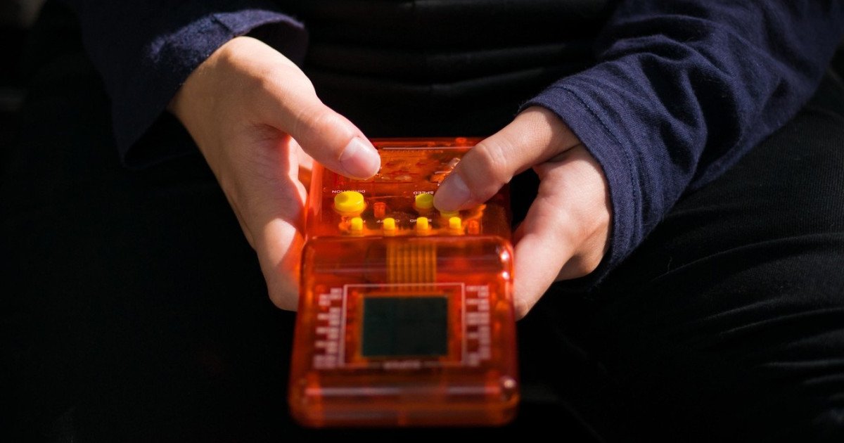 Un joc simplu, cunoscut de milioane de oameni, ar putea avea un impact neașteptat asupra tratamentului traumei și tulburărilor de stres post-traumatic (PTSD)