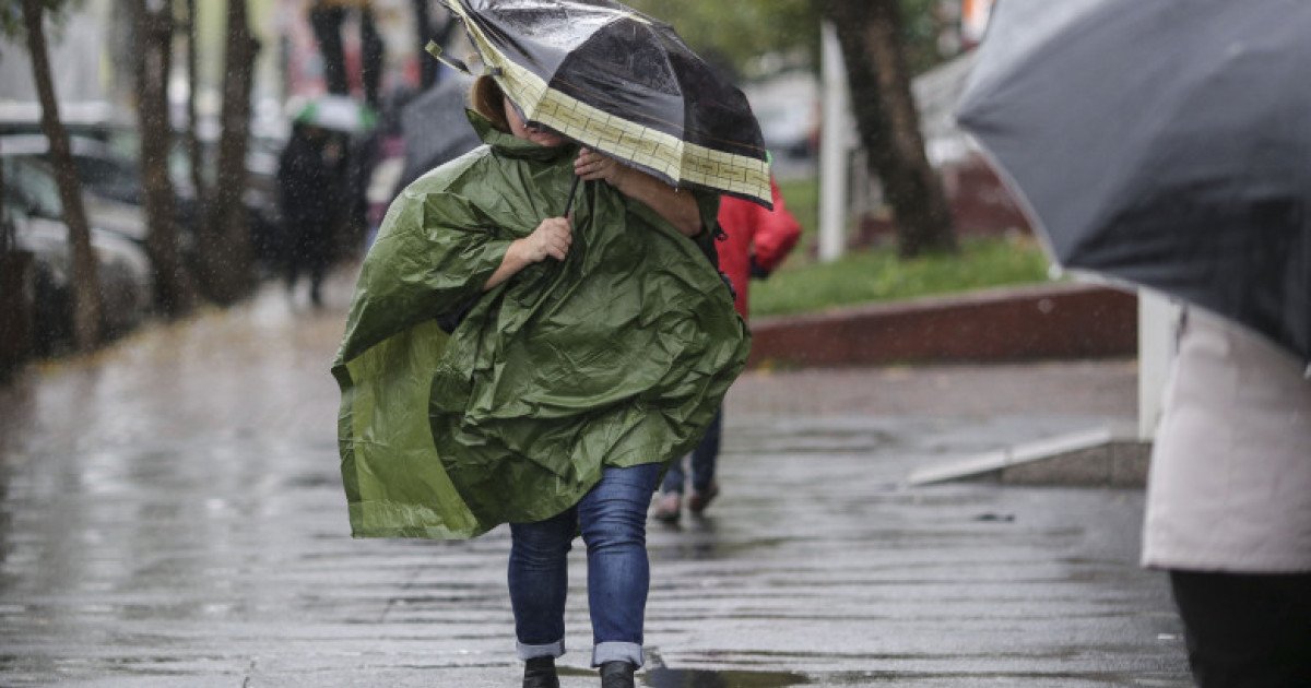 Administraţia Naţională de Meteorologie (ANM) a emis duminică o avertizare Cod galben de precipitaţii însemnate cantitativ şi ninsori la munte, valabilă până luni dimineaţa în aproape jumătate de ţară