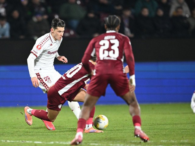 Clujenii întâlnesc Rapidul într-un meci crucial în lupta pentru titlu, cu o miză dublă: victoria le-ar putea asigura avansul în clasament, iar în același timp, o rată deosebit de importantă pentru evoluția sezonului